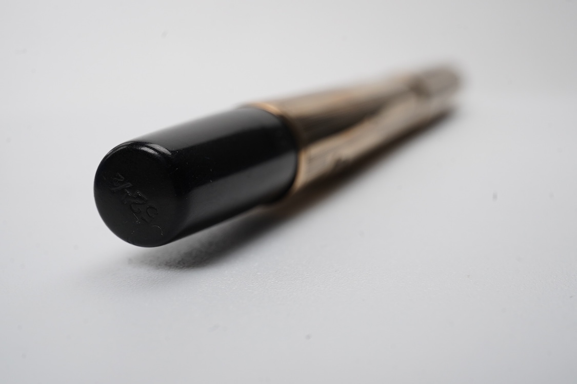 A Waterman FDW 9ct. gold lever fill fountain pen in lined engine turned decoration fitted with Waterman 14ct. gold nib